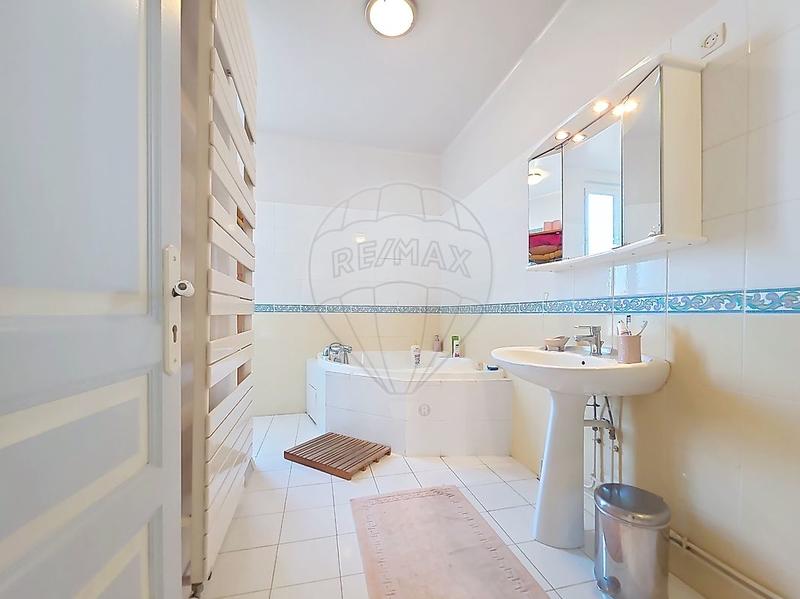 Maison - 182 m² - 7 pièces