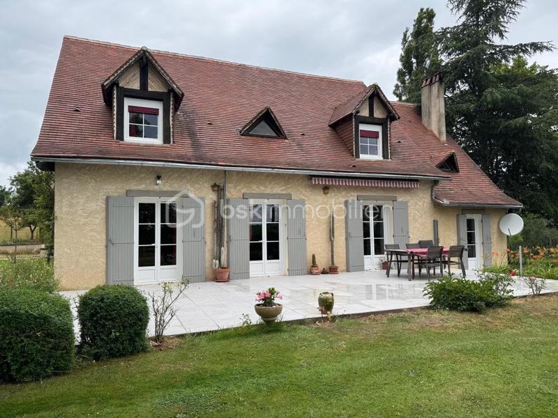Maison traditionnelle - 159 m² - 6 pièces