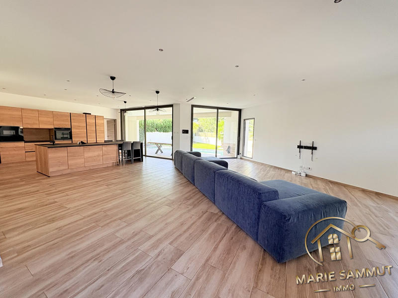 Maison - 229 m² - 7 pièces