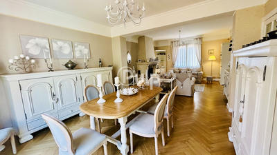 Maison bourgeoise - 230 m² - 15 pièces