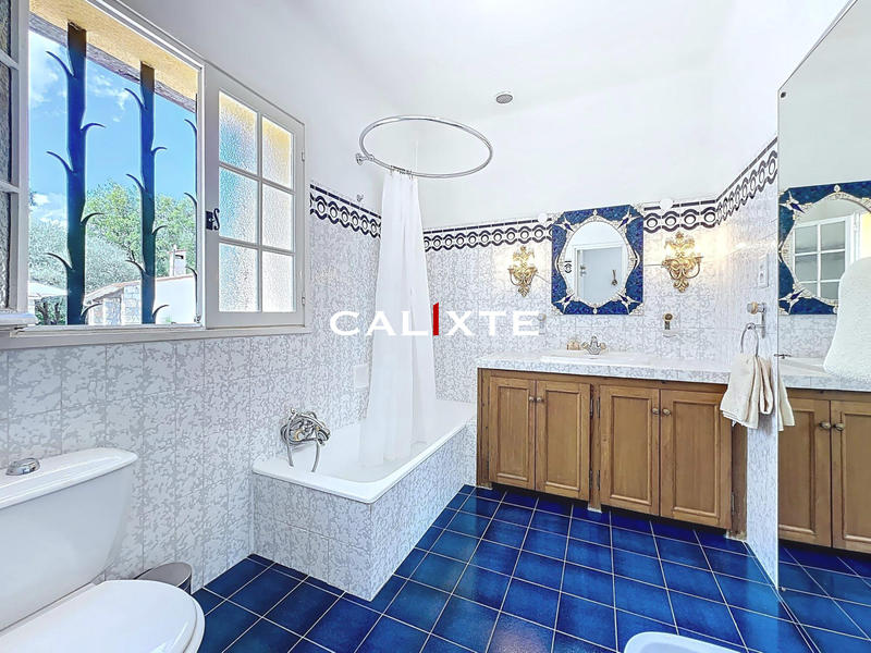 Villa - 270 m² - 8 pièces