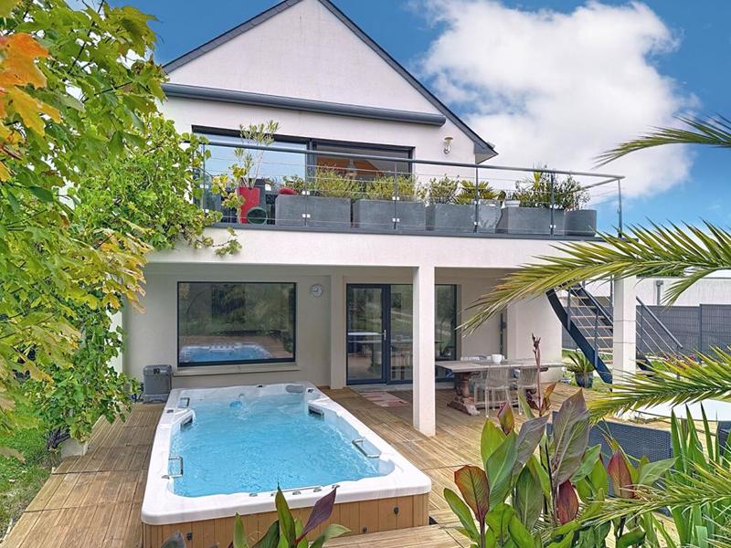 Maison - 172 m² - 8 pièces