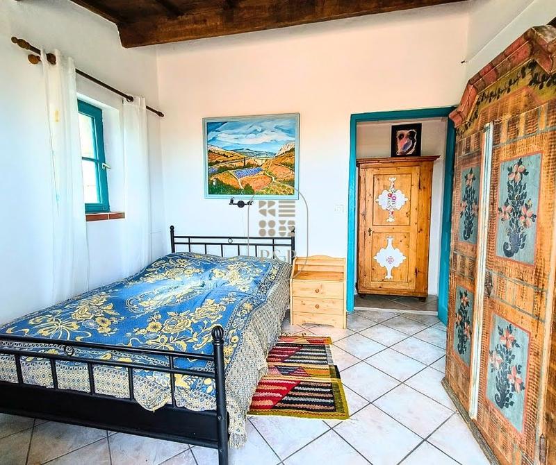 Mas - 250 m² - 11 pièces