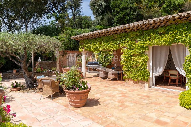 Propriété - 230 m² - 7 pièces