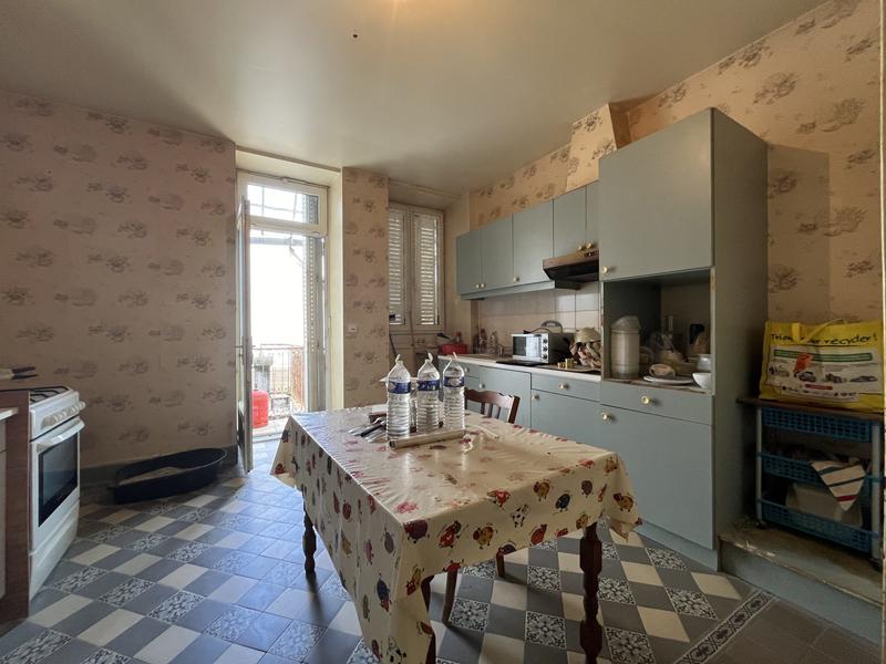 Maison - 300 m² - 15 pièces