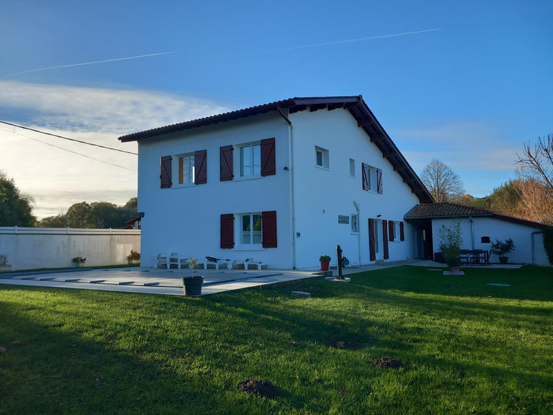 Maison - 230 m² - 7 pièces
