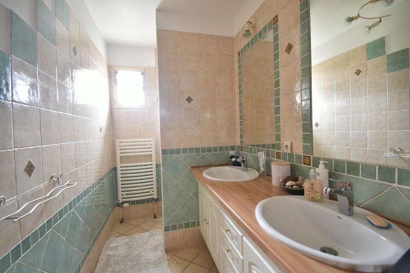 Villa - 197 m² - 6 pièces