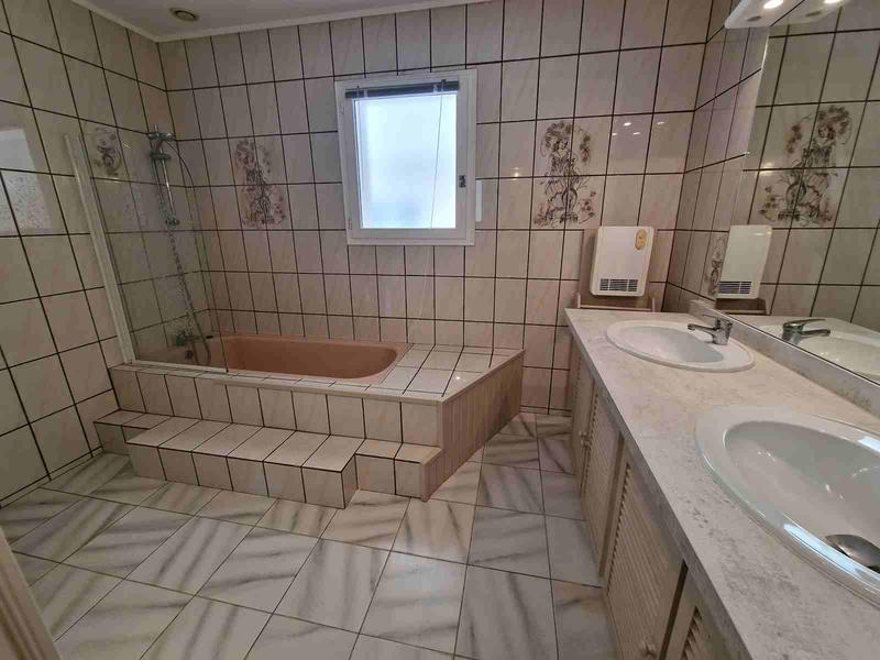 Maison - 191 m² - 8 pièces