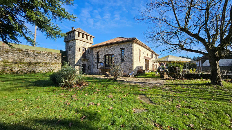 Maison - 340 m² - 6 pièces