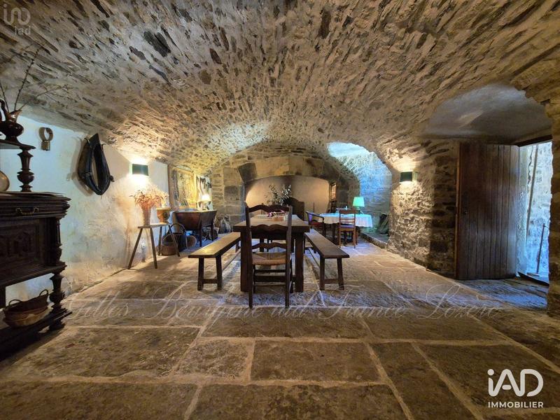 Maison - 415 m² - 16 pièces