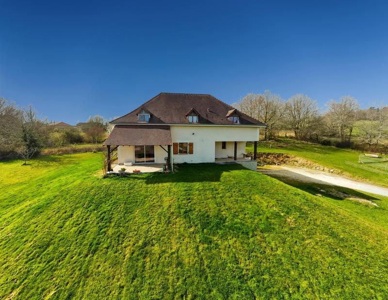 Maison - 187 m² - 7 pièces