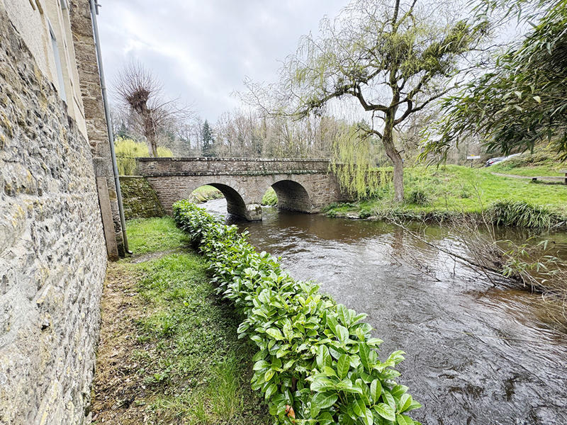 Maison - 245 m² - 9 pièces