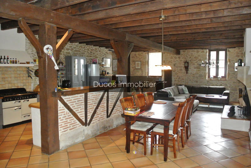 Maison - 250 m² - 6 pièces