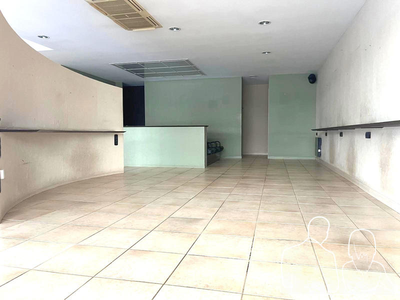 Local commercial - 90 m² - 3 pièces