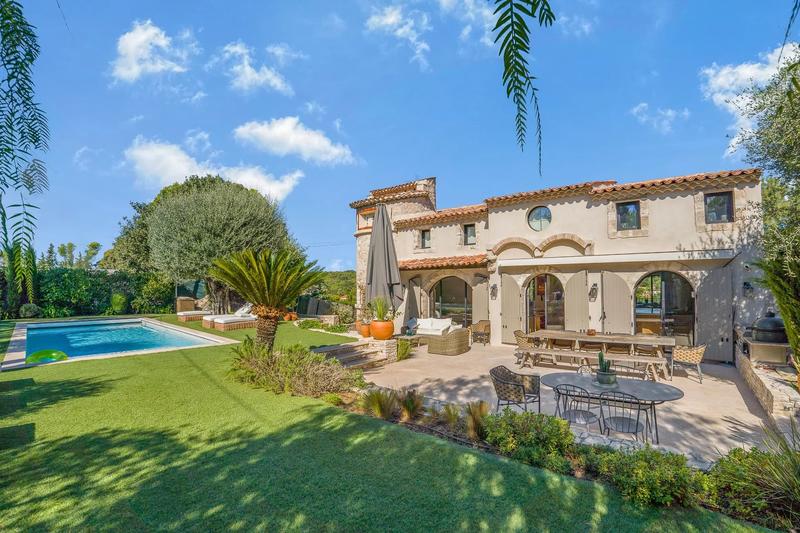 Villa - 265 m² - 6 pièces