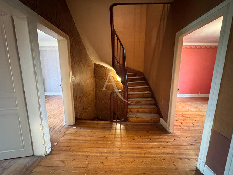 Maison - 208 m² - 8 pièces