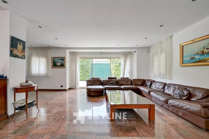 Villa - 285 m² - 9 pièces