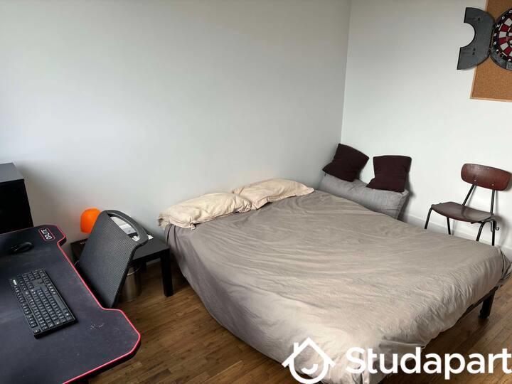 Chambre - 10 m² - 1 pièce