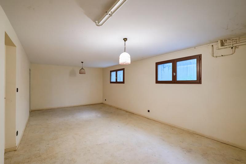 Maison - 237 m² - 9 pièces