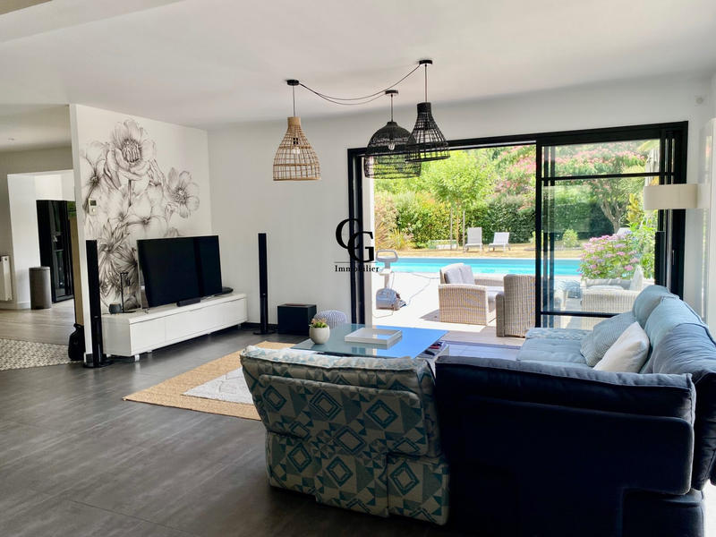 Maison - 180 m² - 7 pièces