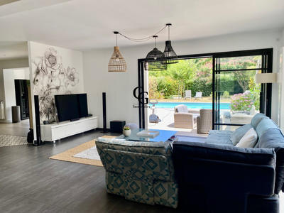 Maison - 180 m² - 7 pièces