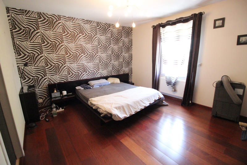 Maison - 180 m² - 7 pièces