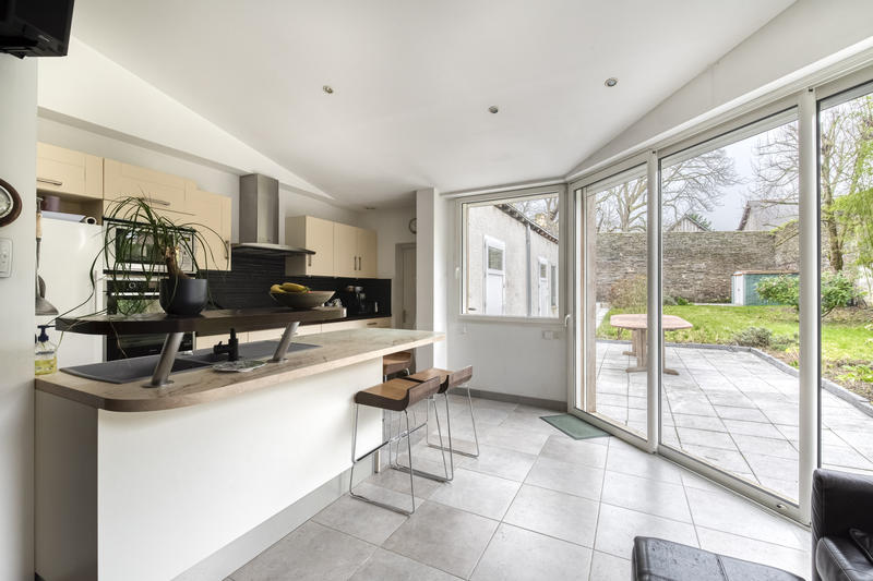 Maison - 233 m² - 9 pièces