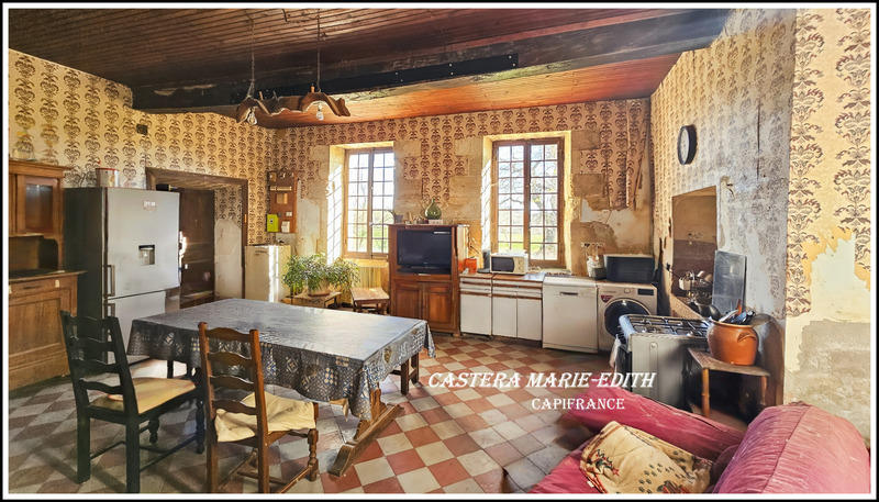 Corps de ferme - 8 000 m² - 7 pièces