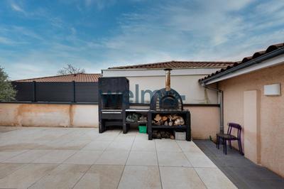 Maison - 300 m² - 14 pièces