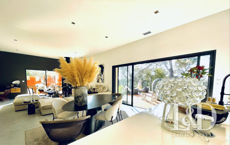 Maison contemporaine - 191 m² - 6 pièces