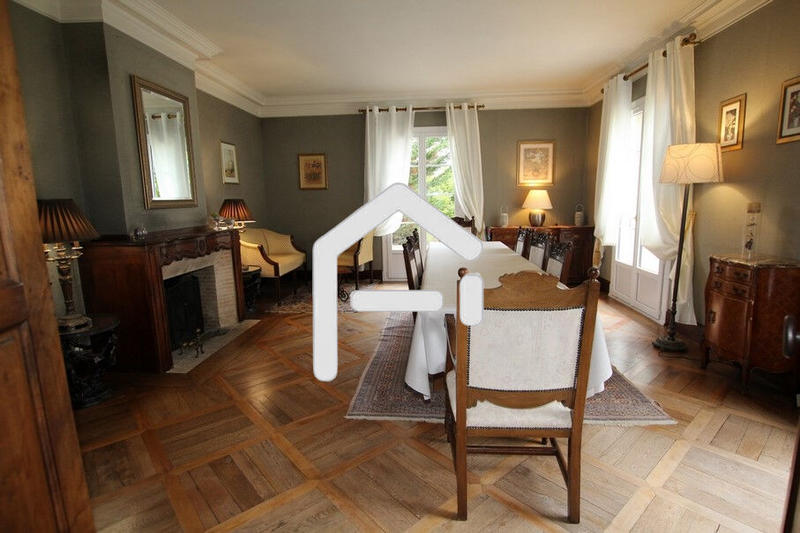 Maison de maîtres - 600 m² - 13 pièces