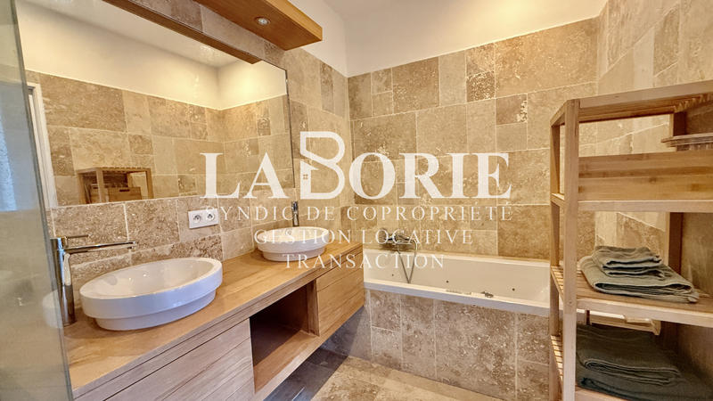 Appartement - 98 m² - 2 pièces