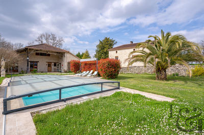 Maison - 321 m² - 9 pièces