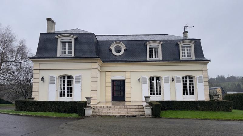 Maison - 210 m² - 8 pièces