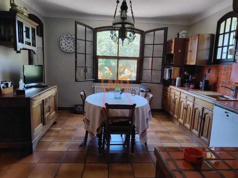 Propriété - 222 m² - 6 pièces