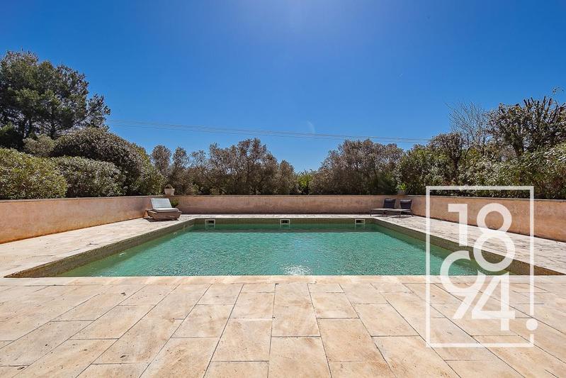 Maison - 301 m² - 6 pièces