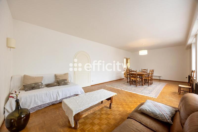 Maison - 288 m² - 9 pièces