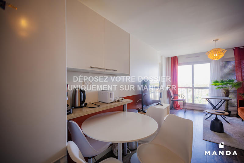 Chambre - 11 m² - 5 pièces