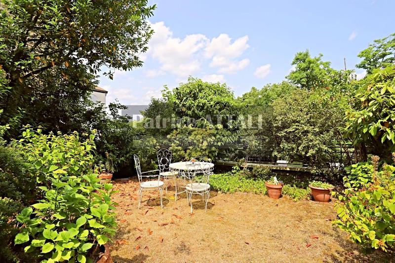 Maison - 420 m² - 12 pièces