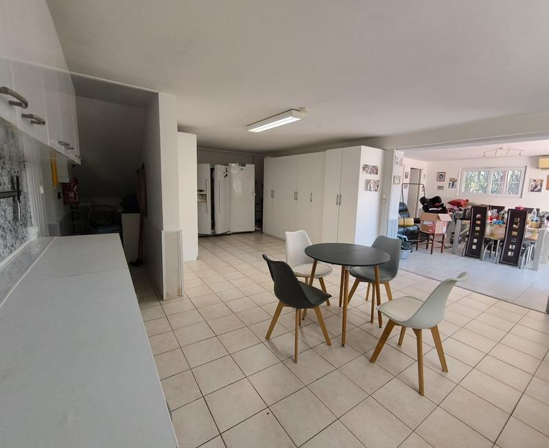 Maison - 239 m² - 10 pièces