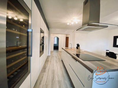 Maison - 300 m² - 8 pièces