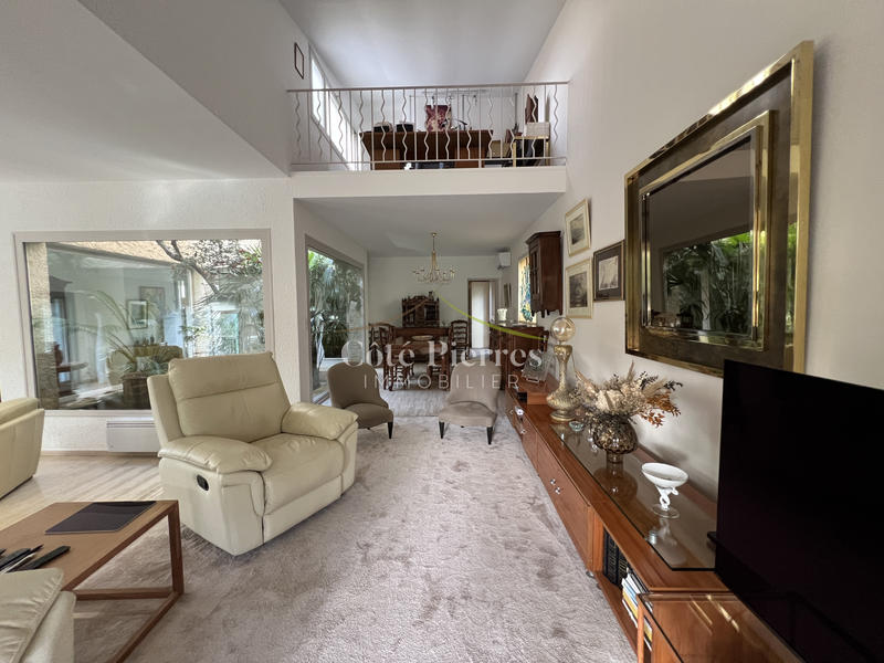 Maison - 220 m² - 6 pièces