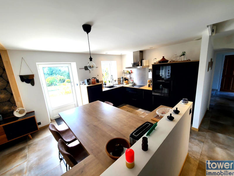 Propriété - 330 m² - 13 pièces
