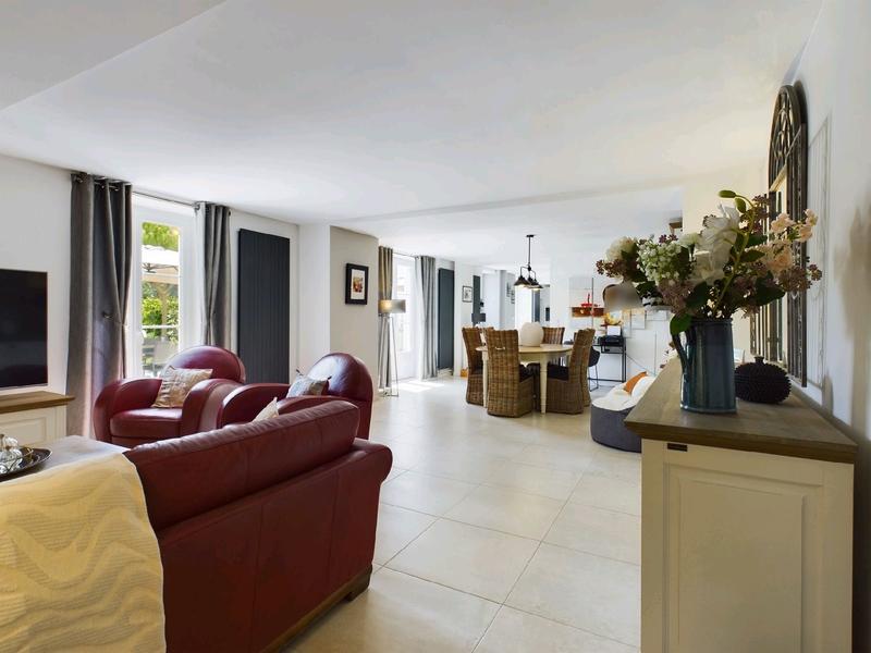 Maison - 294 m² - 9 pièces