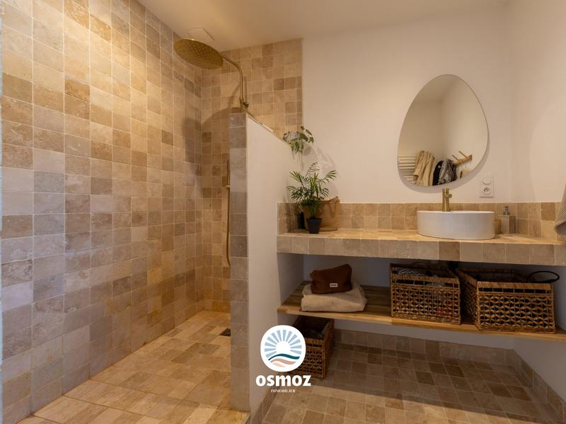 Maison - 330 m² - 8 pièces