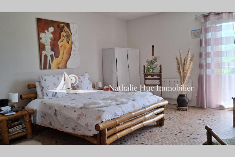 Propriété - 390 m² - 6 pièces