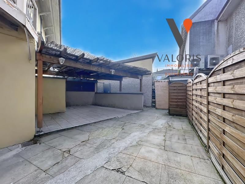 Local commercial - 216 m²