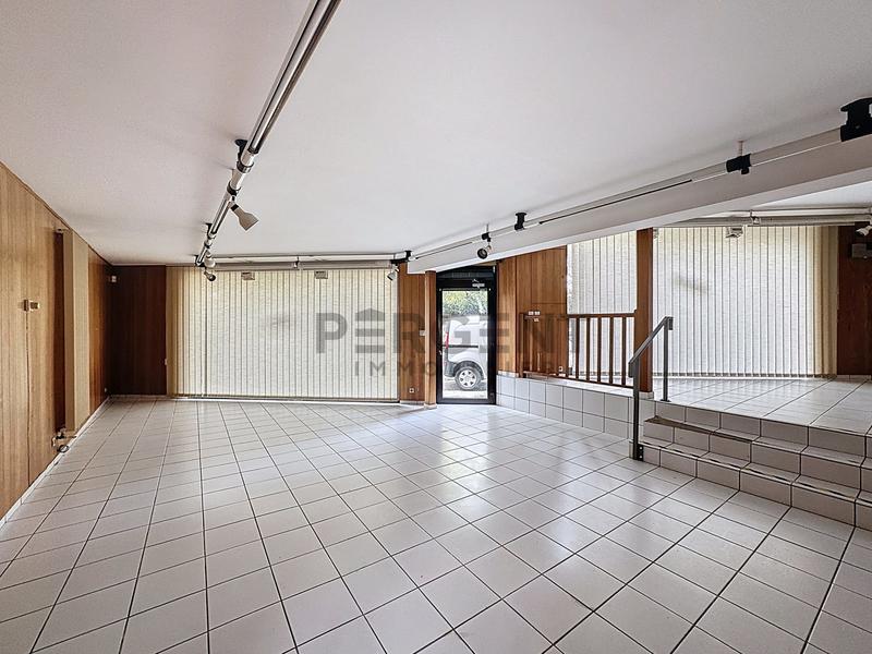 Local commercial - 235 m²