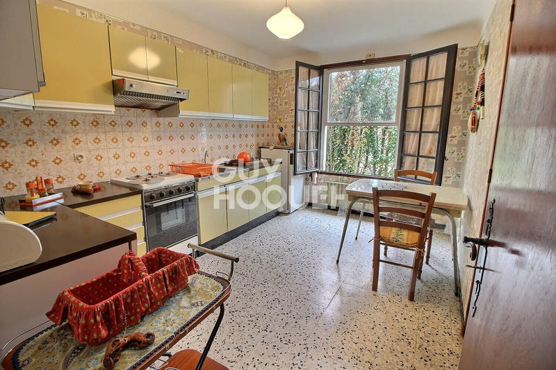 Maison - 298 m² - 11 pièces