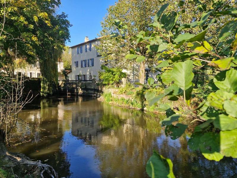 Maison - 422 m² - 15 pièces